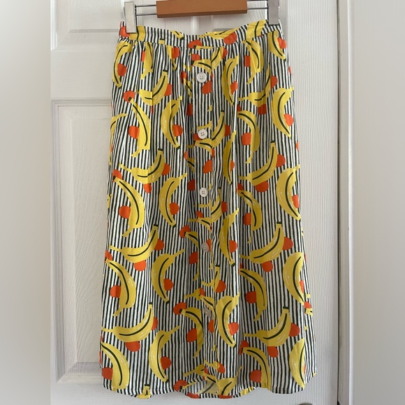 Designed in Spain Tropical fruit skirt fully lined with pockets - Picture 2 of 8